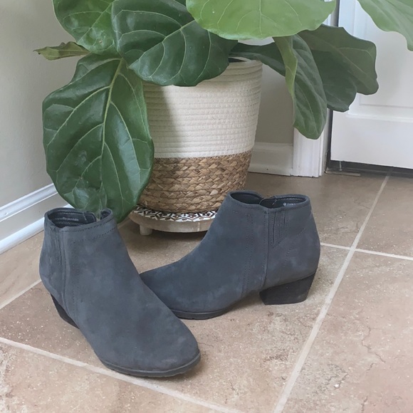 Blondo waterproof grey zipper booties - Picture 1 of 6